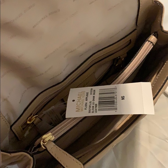 Cross body bag - Picture 4 of 6